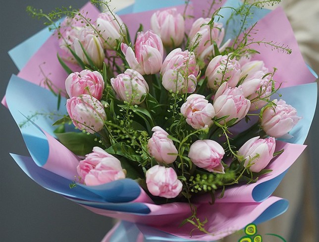Букет из пионовидных розовых тюльпанов "Знак любви" Фото